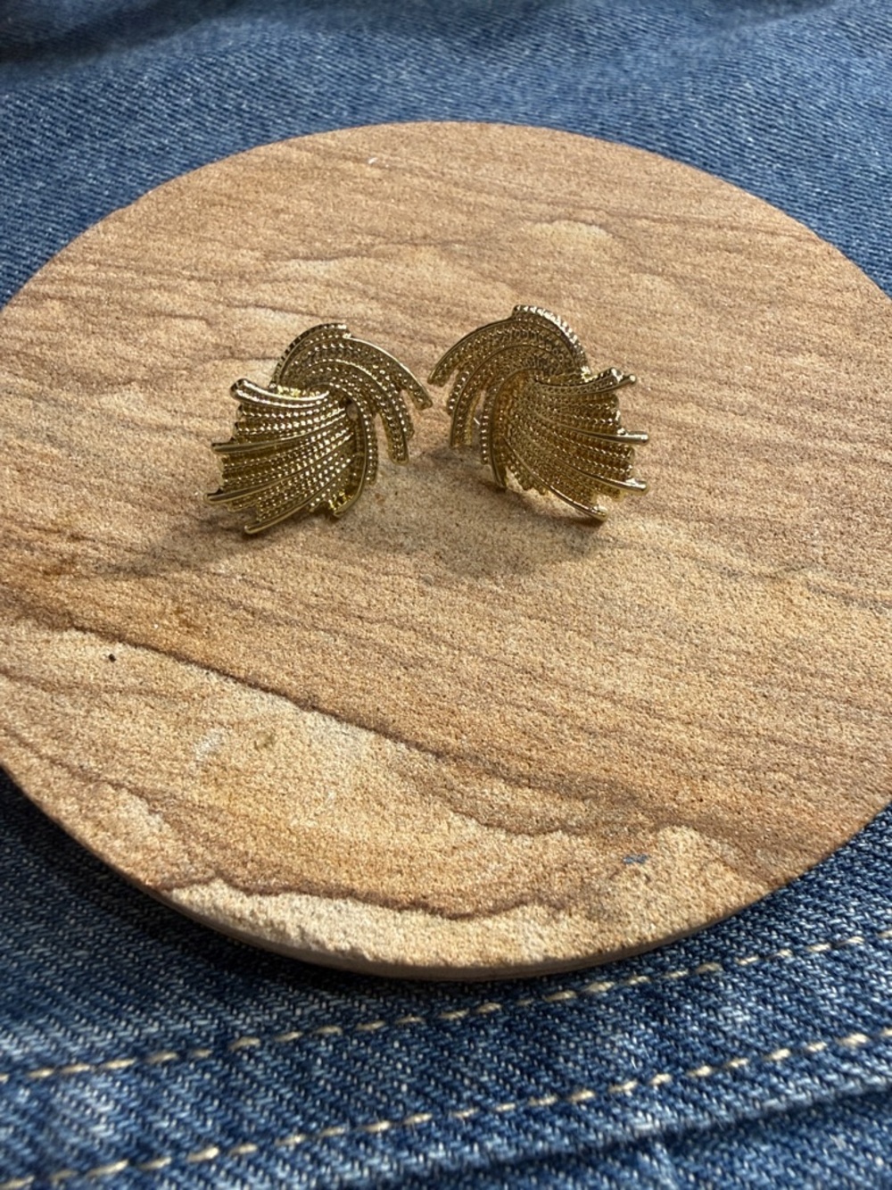 Fashion Gold Swirl Stud Earrings - Women Jewelry